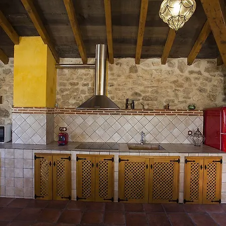 Rural La Torre De Hotel Bisjueces