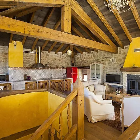 Rural La Torre De Hotel Bisjueces