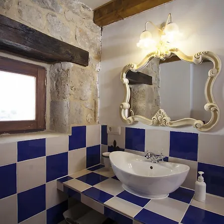 比思霍伊斯塔乡村酒店 4* Bisjueces