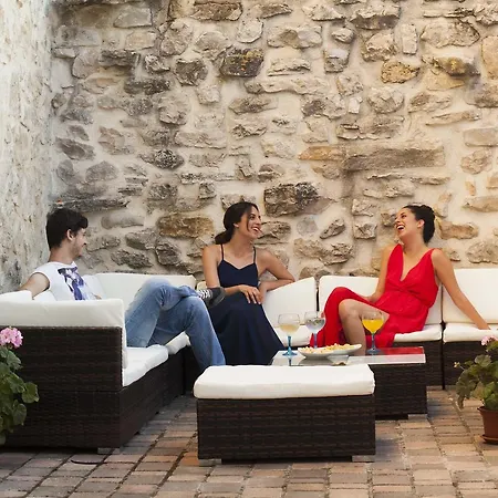 比思霍伊斯塔乡村酒店 4*